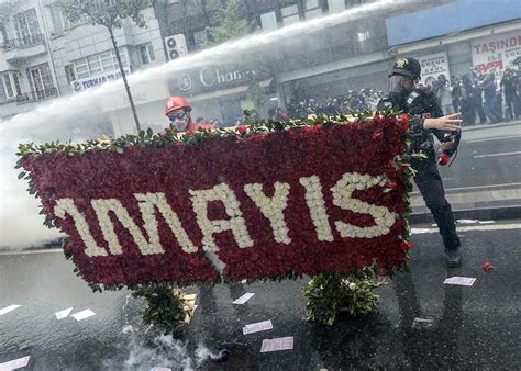 C'è una sola festa civile che spinge gli uomini a uscire dai loro tenaci particolarismi, che supera i confini di tutte le patrie: Primo maggio di scontri a Istanbul - Il Post