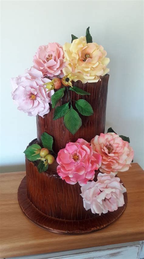 This video shows each step to create this filler flower from gum paste to decorate wedding cakes (or any celebration fondant cakes). Wedding cake, gumpaste roses | Gum paste flowers, Flower ...