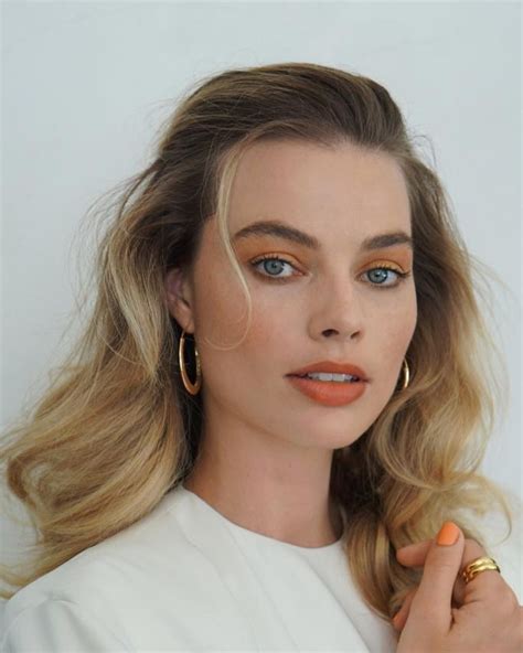 These Are The Best Margot Robbie Beauty Looks Of All Time Who What Wear Uk