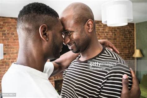 Gay Black Men Kissing Photos Et Images De Collection Getty Images