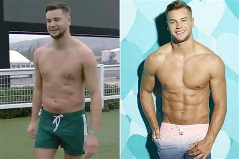 Naked Attraction Fans Don T Know Where To Look As Male Contestant Gets