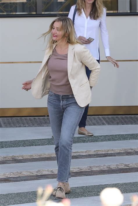 Cameron Diaz Out For Lunch At Waldorf Astoria Hotel In Beverly Hills 01