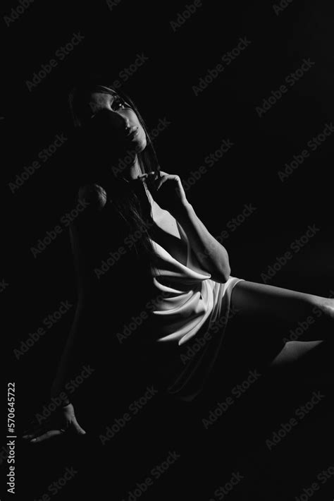 Sexy Black And White Photos Of A Girl Silhouette Stock Foto Adobe Stock