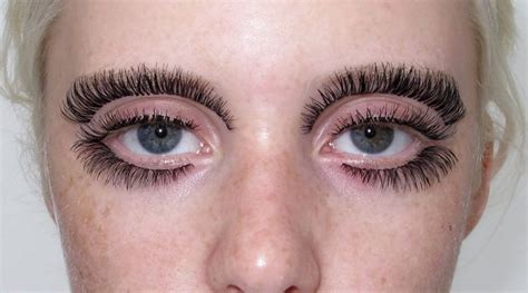 Women Are Gluing Fake Eyelashes On Their Eyebrows And Calling It