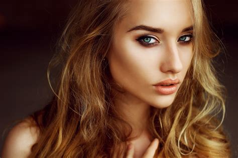 They are framed by light eyebrows and eyelashes. Wallpaper : face, women, model, blonde, long hair, blue ...