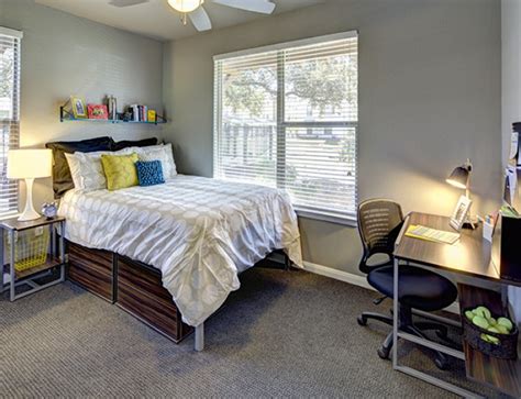 A 1 bedroom apartment on the average will cost you $1,021 and ranges from $495 to $2,130. U Centre at Northgate apartments in College Station, Texas