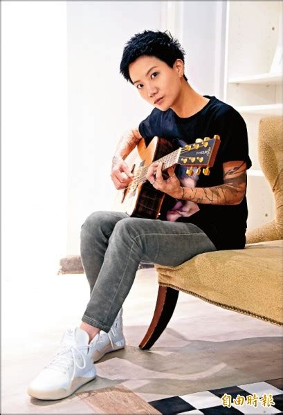 Jun 29, 2021 · 中央流行疫情指揮中心發言人莊人祥29日指出，28日再新增通報14例接種新冠疫苗後死亡個案，另外有3例原本通報是接種後危及生命導致病人住院的. 同婚歌手盧凱彤墜樓身亡 生前詭PO「準備做一件大事」 - 自由娛樂