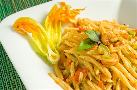 Pasta Fiori Di Zucca E Gamberetti Un Primo Semplice Per Lestate