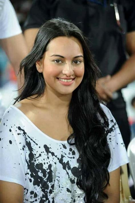 Pin By Rv S On Sonakshi Sinha Bollywood Actress Without Makeup