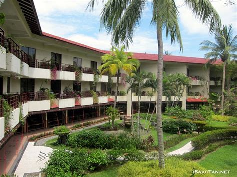 The staff speaks malay and english. Holiday Villa Beach Resort & Spa Langkawi | Isaactan.net