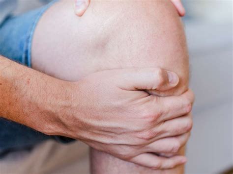 10 Causes Of Leg Shaking