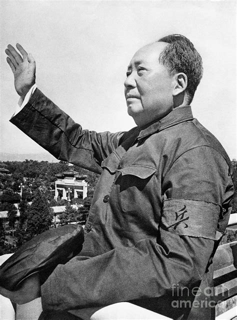 Mao Zedong Waving By Bettmann