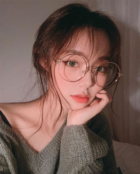 김선우 On Instagram “🤓” Cute Korean Girl Pretty Korean Girls Girl Korea
