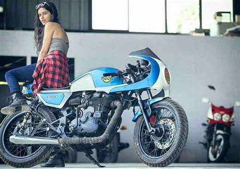 Priyanka Kochhar Lady Biker India Dengan Tatapan Sejuta Pesona