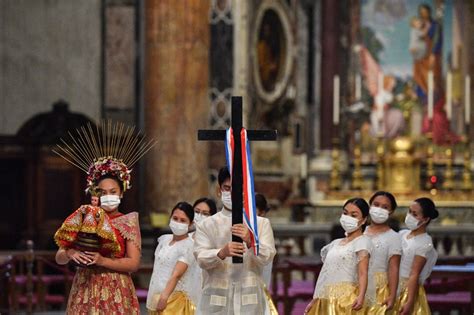 In Photos Pope Francis Joins Filipino Catholics In Marking 500 Years