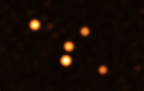 ستاره‌شناسان تصاویری بسیار واضح از مرکز کهکشان راه شیری گرفتند • دیجی