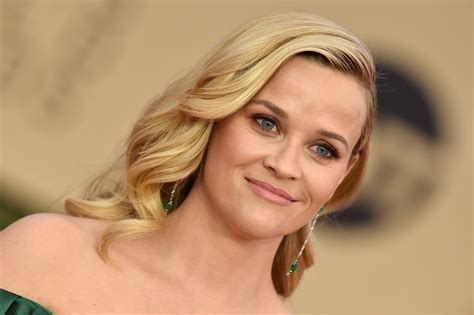 Reese Witherspoon S Natural Hair Color Surprised Even Her In This Photohellogiggles