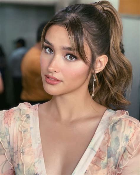Liza Soberano Posted By Rjdelacruz 05 Jan 2020 Number 1 Most Beautiful Face Of 2017 By  Liza