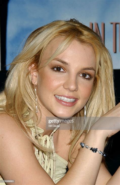 Britney Spears During Britney Spears New Album In The Zone Cd Nachrichtenfoto Getty Images