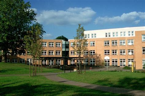 Bauzeichner/innen setzen die entwurfsskizzen und vorgaben von architekten und architektinnen sowie bauingenieuren und. Gymnasium "Alexander von Humboldt" Eberswalde | Dörner ...