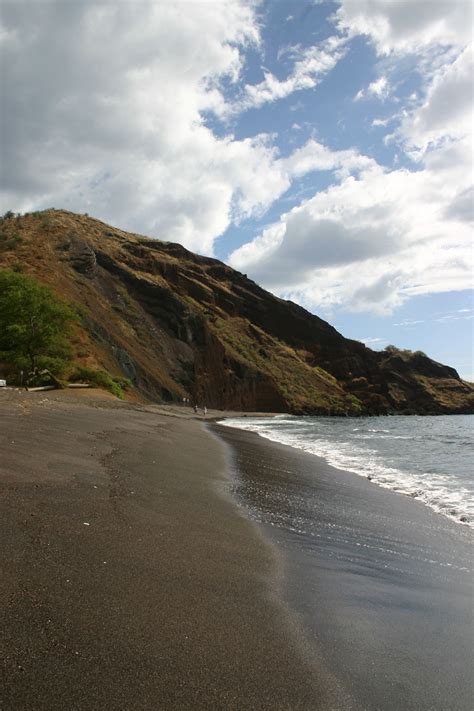 Oneuli Black Sand Beach Maui Guidebook