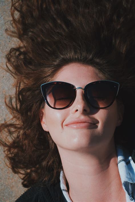 30k Chica Con Gafas De Sol Fotos Descargar Imágenes Gratis En Unsplash