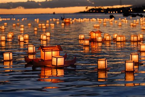 Sunset Floating Lanterns In The Water Floating Lanterns Lanterns