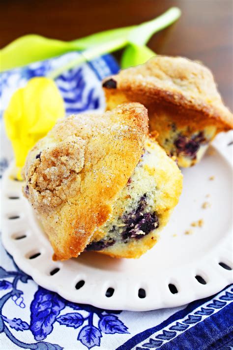 Lemon Blueberry Crumb Muffins The Comfort Of Cooking