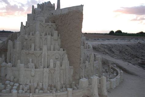 A little bit of fan art! Minas Tirith Replica - Sand Castle - XciteFun.net