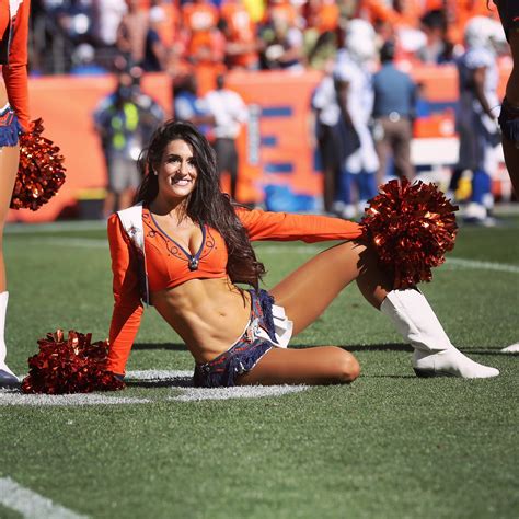 Famous Cheerleaders Denver Bronco Cheerleaders Hottest Nfl Cheerleaders Broncos Fans Denver