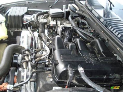 2006 Ford Explorer Eddie Bauer 40 Liter Sohc 12 Valve V6 Engine Photo
