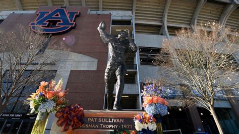 Pat Sullivan Auburns First Heisman Trophy Winner Has Died