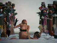 Katya Wyeth desnuda en La naranja mecánica