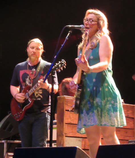 The Tedeschi Trucks Bands Wheels Of Soul 2016 Tour Keeps On Truckin With Los Lobos Culture