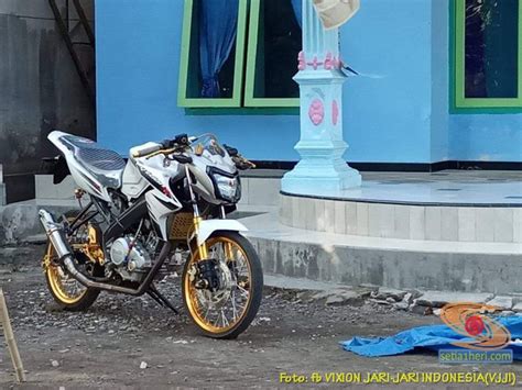 Model vixion jari jari indonesia, kumpulan foto foto dari grup vixion jari jari. Kumpulan gambar modifikasi Yamaha Vixion jari-jari (vijar) warna putih (7) - setia1heri.com