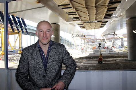Men nu har trafikkontoret upptäckt ett fel som gör att staden kan tvingas skjuta på premiären. Många öppningar med nya Hisingsbron