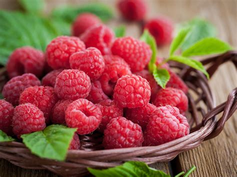 Raspberry A Cancer Fighting Fat Busting Anti Aging Berry Easy Health Options