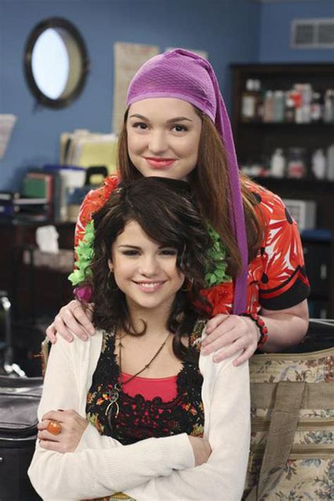 Selena Gomez As Alex Russo In The Suite Life On Deck Episode Double