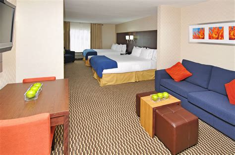 Holiday Inn Express And Suites Toronto Markham 2 Queen Suite Suites