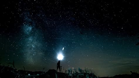Starry Sky Man 3840×2160 Gogambar