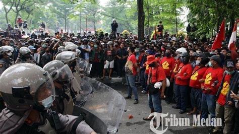 Demo Tolak Uu Cipta Kerja Masif Dan Perpotensi Masih Terjadi Simak Arahan Jokowi Ke Menteri