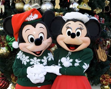 Mickey And Minnie Holiday Disneyland Christmas Disneyland Holidays