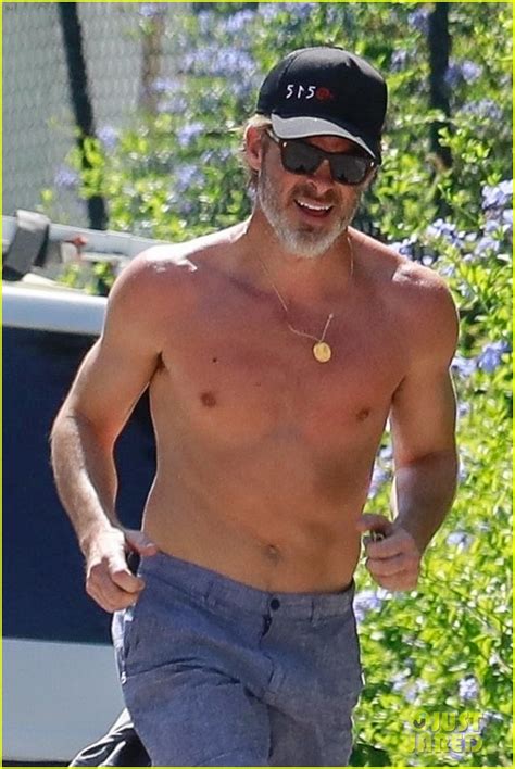 Chris Pine Goes Shirtless During A Friday Jog In L A Photos Photo