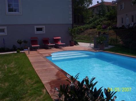 Poolumrandung Holz | pooldoktor.at