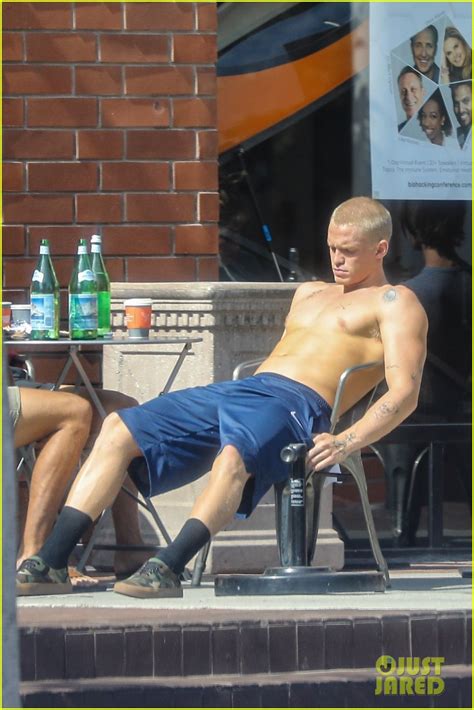 Photo Cody Simpson Shirtless Venice September Photo Just Jared