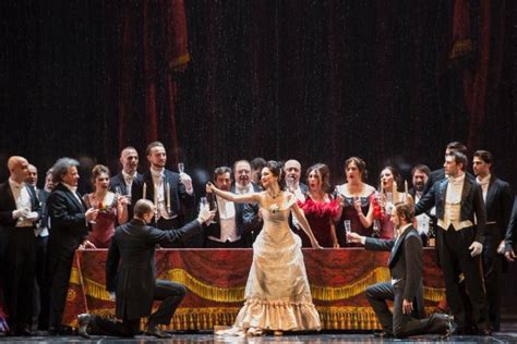 Una 'Traviata' da Oscar per la riapertura al pubblico del Teatro Regio ...