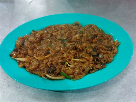 All the ingredients are usually fried and coated in soy sauce, while some. NIIKZ: Aku & Sepinggan Char Kuey Teow