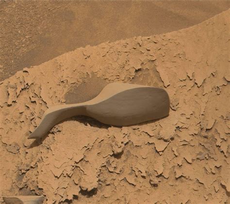 На Марсе обнаружен объект странной формы