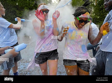 Runners Colored Spray Marathon Hi Res Stock Photography And Images Alamy