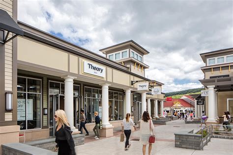Woodbury Common Premium Outlets Outlet Mall Central Valley Ny 10917
